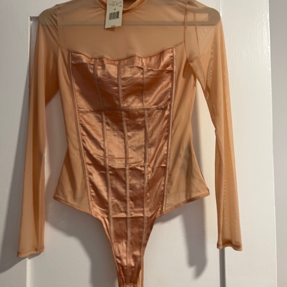 Guess bodysuit size M blush pink satin front mesh - Picture 2 of 9